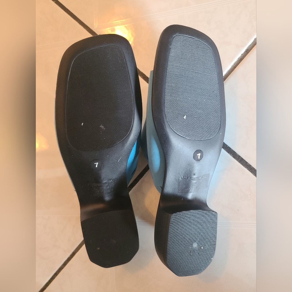 Blue Sandals - Picture 4 of 4